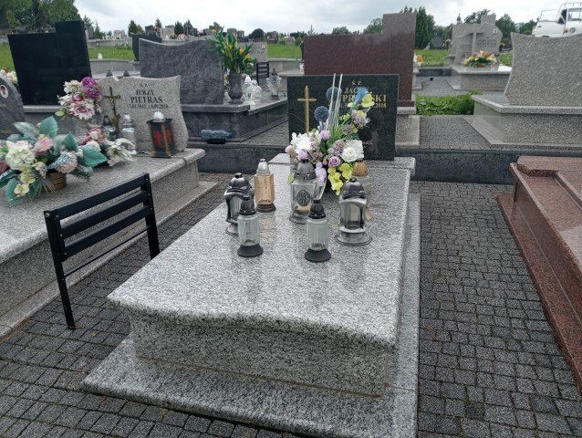Grób Jacek Kuprowski
