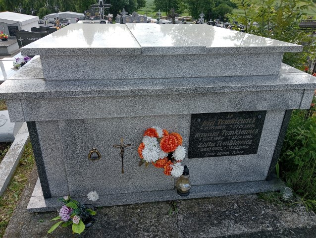 Grób Krzysztof Tomkiewicz