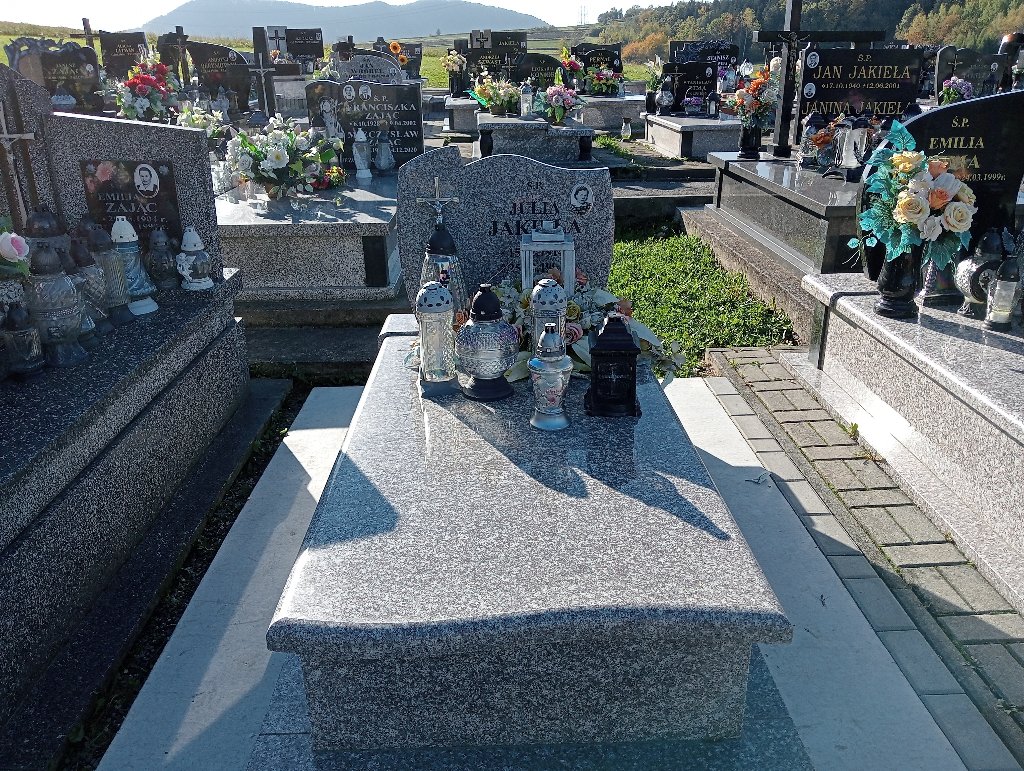 Grób Julia Jakieła